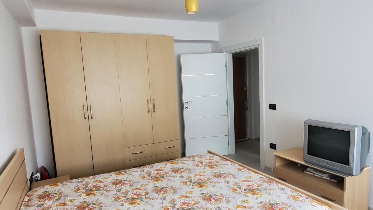 Olsi Apartment Vlore Bagian luar foto